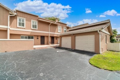 Beach Townhome/Townhouse For Sale in Coral Springs, Florida