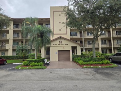 Beach Condo For Sale in Pembroke Pines, Florida