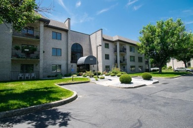 Beach Condo For Sale in Northfield, New Jersey