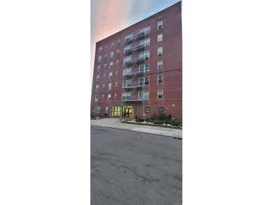 Beach Home For Sale in Rockaway Park, New York