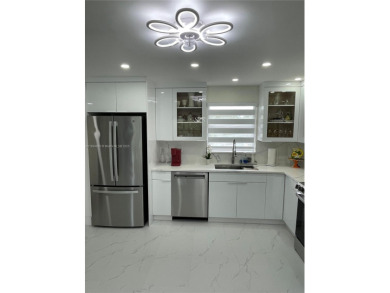 Beach Condo For Sale in Pembroke Pines, Florida