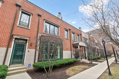 Beach Townhome/Townhouse For Sale in Chicago, Illinois