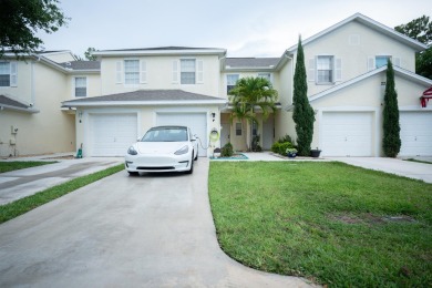 Beach Townhome/Townhouse For Sale in Greenacres, Florida