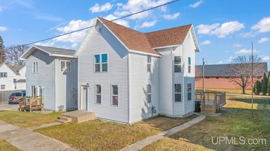 Beach Home For Sale in Gladstone, Michigan