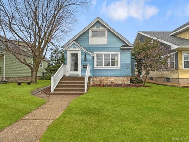 Beach Home Active Under Contract in Escanaba, Michigan