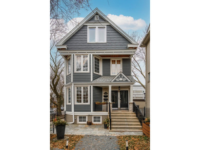 Beach Home For Sale in Chicago, Illinois