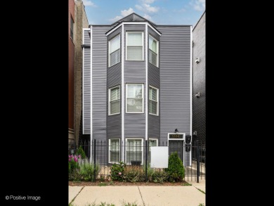 Beach Townhome/Townhouse For Sale in Chicago, Illinois