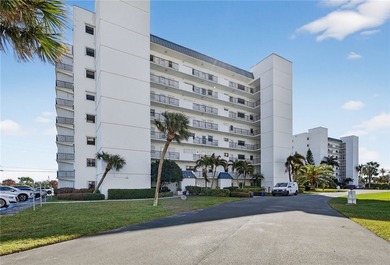 Beach Condo For Sale in Hutchinson Island, Florida