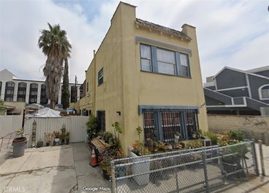 Beach Townhome/Townhouse For Sale in Long Beach, California