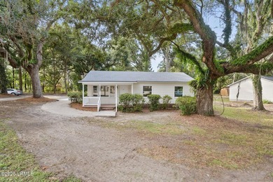 Beach Home For Sale in Beaufort, South Carolina