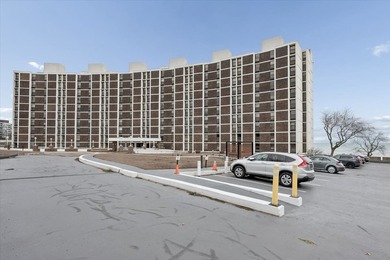 Beach Condo For Sale in Wilmette, Illinois