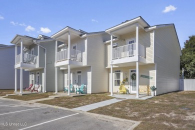 Beach Townhome/Townhouse For Sale in Gulfport, Mississippi