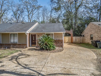 Beach Townhome/Townhouse Active Under Contract in Tallahassee, Florida