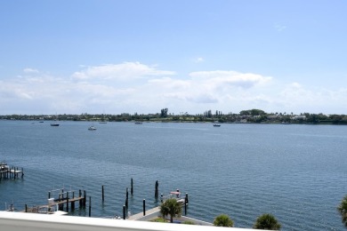 Beach Condo For Sale in West Palm Beach, Florida