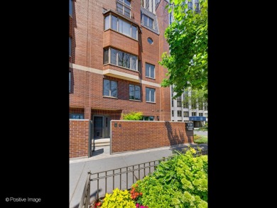 Beach Townhome/Townhouse Sale Pending in Chicago, Illinois