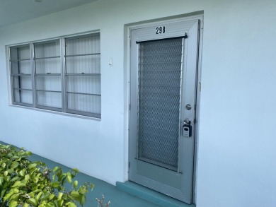 Beach Condo For Sale in West Palm Beach, Florida