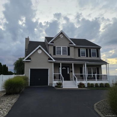 Beach Home Sale Pending in Lindenhurst, New York