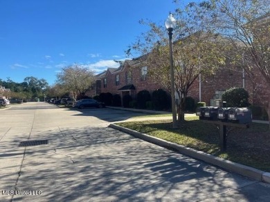 Beach Townhome/Townhouse Sale Pending in Ocean Springs, Mississippi