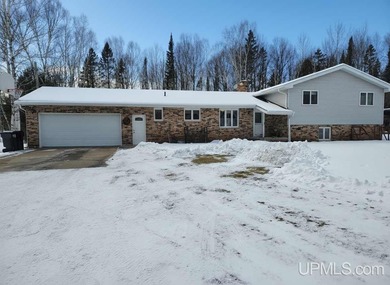 Beach Home For Sale in Gladstone, Michigan