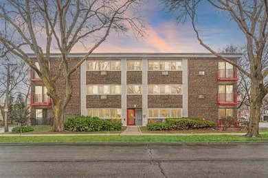 Beach Condo For Sale in Skokie, Illinois