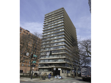 Beach Condo Active Under Contract in Chicago, Illinois