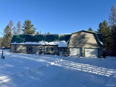 Beach Home For Sale in Rapid River, Michigan