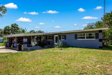 Beach Home For Sale in Yankeetown, Florida