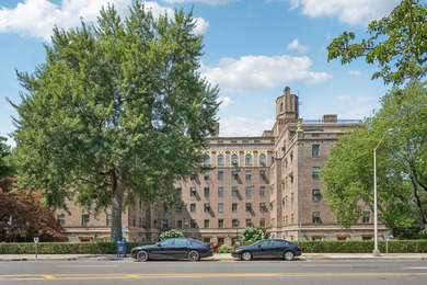 Beach Home Sale Pending in Great Neck, New York