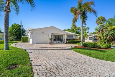 Beach Townhome/Townhouse Active Under Contract in Vero Beach, Florida