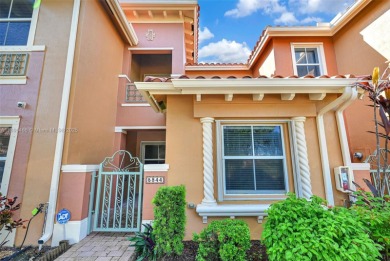 Beach Townhome/Townhouse Sale Pending in Hollywood, Florida