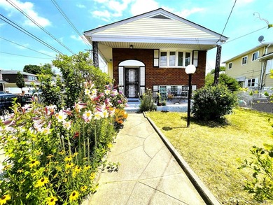 Beach Home For Sale in Jamaica, New York