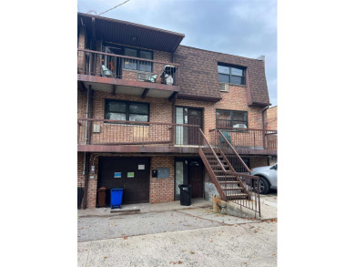 Beach Townhome/Townhouse Sale Pending in Howard Beach, New York
