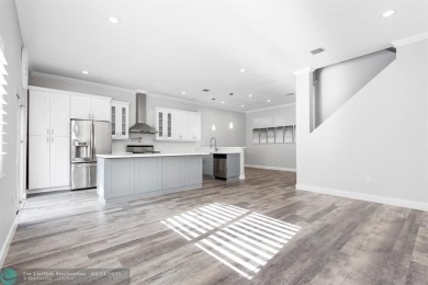 Beach Townhome/Townhouse For Sale in Dania, Florida