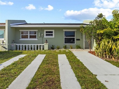 Beach Townhome/Townhouse For Sale in Miami, Florida