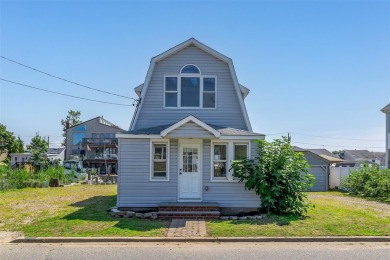 Beach Home Sale Pending in Seaford, New York
