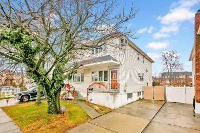 Beach Home For Sale in Staten Island, New York