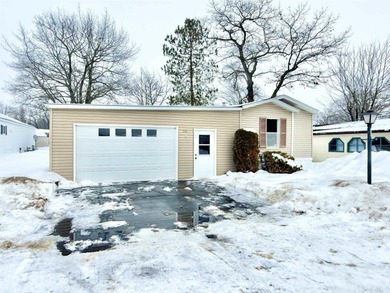 Beach Home For Sale in Gladstone, Michigan