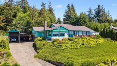 Beach Home For Sale in Coos Bay, Oregon
