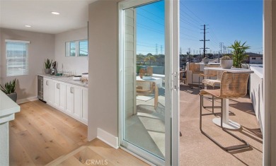 Beach Townhome/Townhouse For Sale in Redondo Beach, California