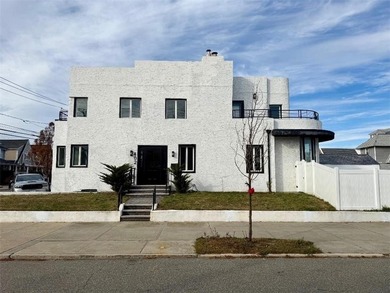 Beach Home For Sale in Queens, New York