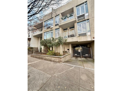 Beach Condo For Sale in New York, New York