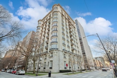 Beach Townhome/Townhouse For Sale in Chicago, Illinois