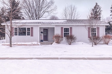 Beach Home Active Under Contract in Manistique, Michigan