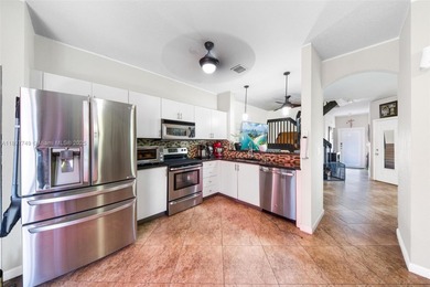 Beach Townhome/Townhouse Sale Pending in Sunrise, Florida