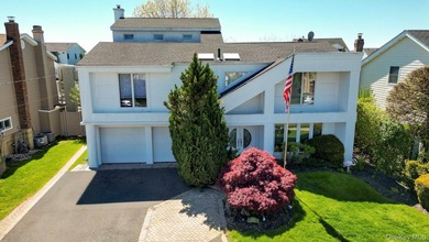 Beach Home For Sale in Merrick, New York