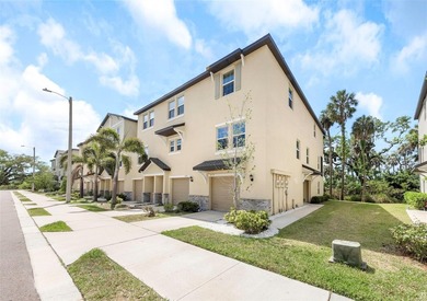 Beach Townhome/Townhouse Sale Pending in Tampa, Florida