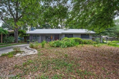 Beach Home For Sale in Ocean Springs, Mississippi