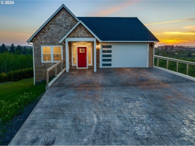 Beach Home For Sale in Seaside, Oregon