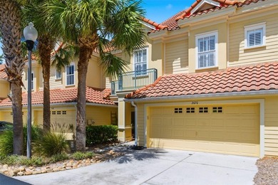 Beach Townhome/Townhouse For Sale in Palm Harbor, Florida
