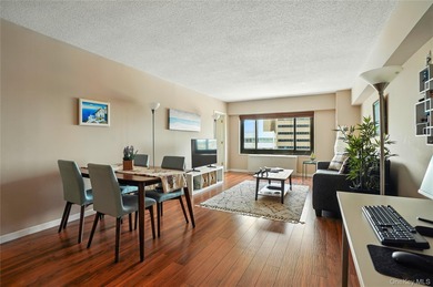 Beach Condo Sale Pending in Forest Hills, New York